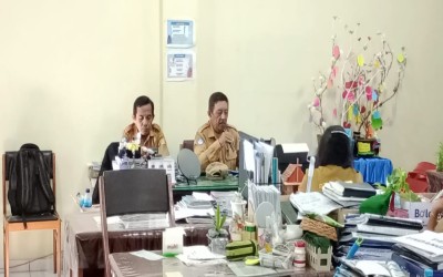 Rapat Guru SMP Negeri 9 jayapura : Pembahasan SK Adiwiyata, Penjadwalan KBM, dan Kesehatan Siswa