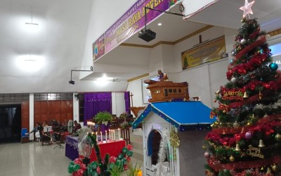 Perayaan Natal Sekolah Berlangsung Meriah dengan Pujian dan Kebersamaan